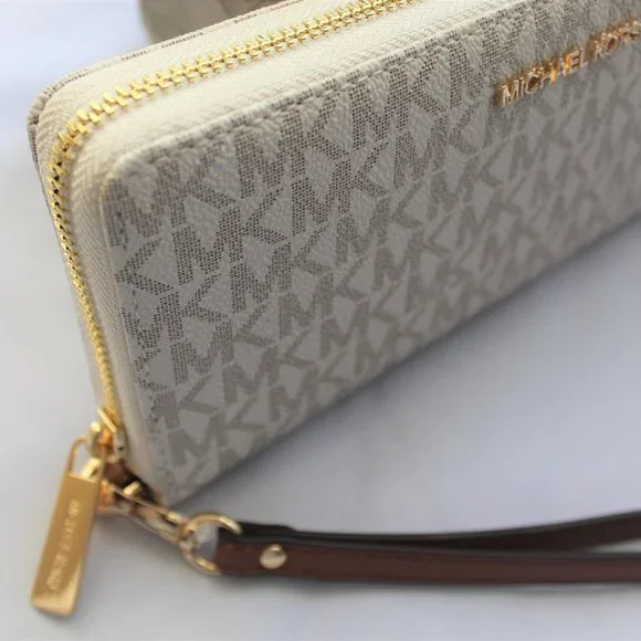 COPY - NWT MICHAEL KORS Jet Set Large Travel Wallet Vanilla Color - Picture 3 of 5